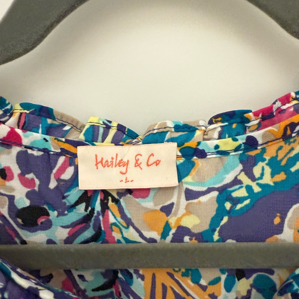 Colorful Floral Ruffle Sleeve Crop Top - Picture 3 of 3